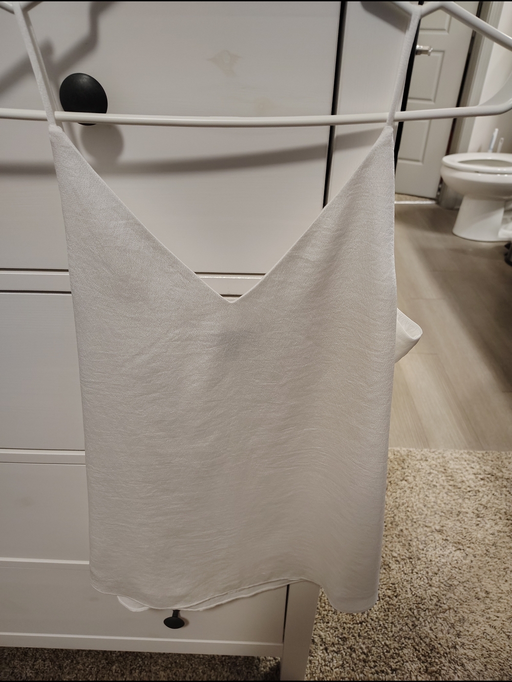 Express Women's White V-Neck Tank - Picture 2 of 4